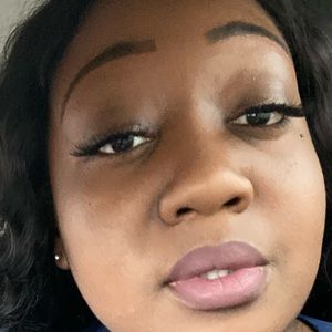 Meet your Posher, Caressa